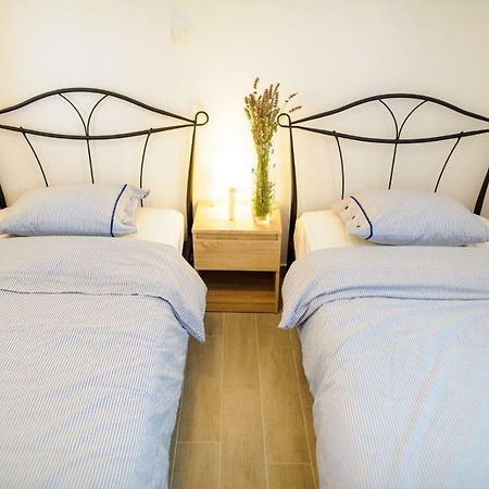 Apartments Lux Pag Đảo Pag Ngoại thất bức ảnh